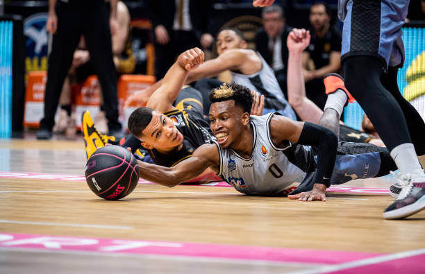 米希即将与 米希即将与