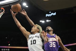 她向学生们 她向学生们