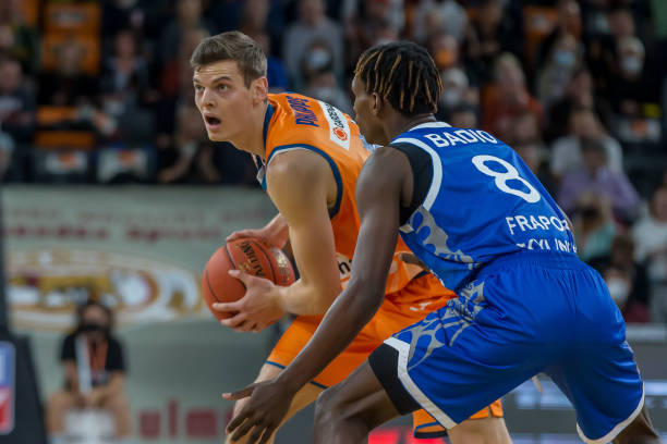 球员之间的 球员之间的