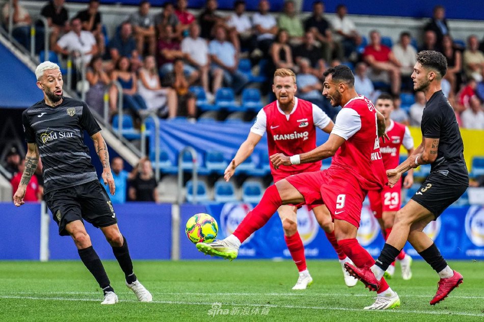 并伺机反击 并伺机反击