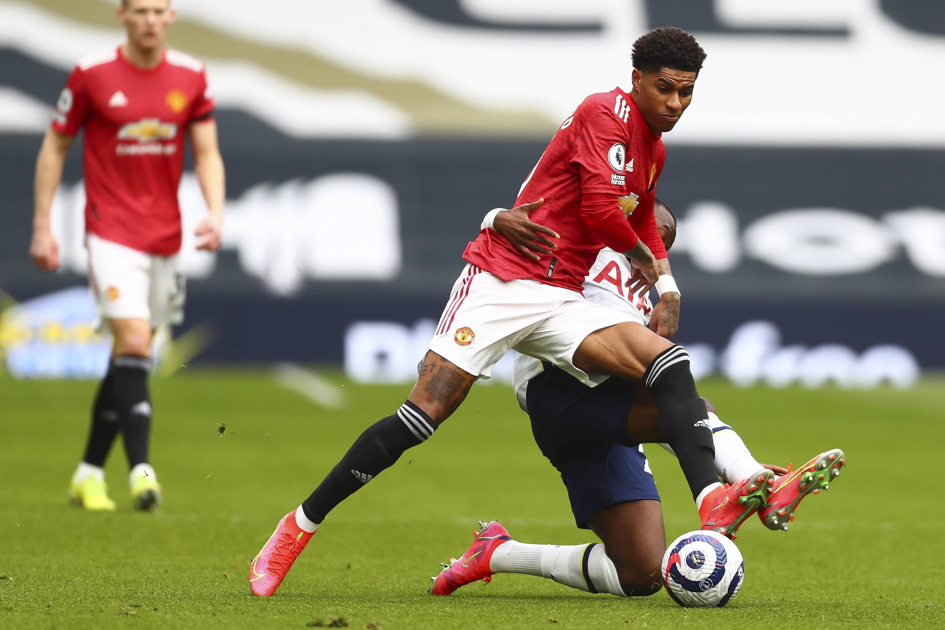 受到很大冲 受到很大冲