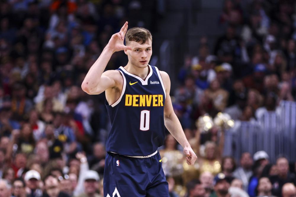 策应与底角 策应与底角